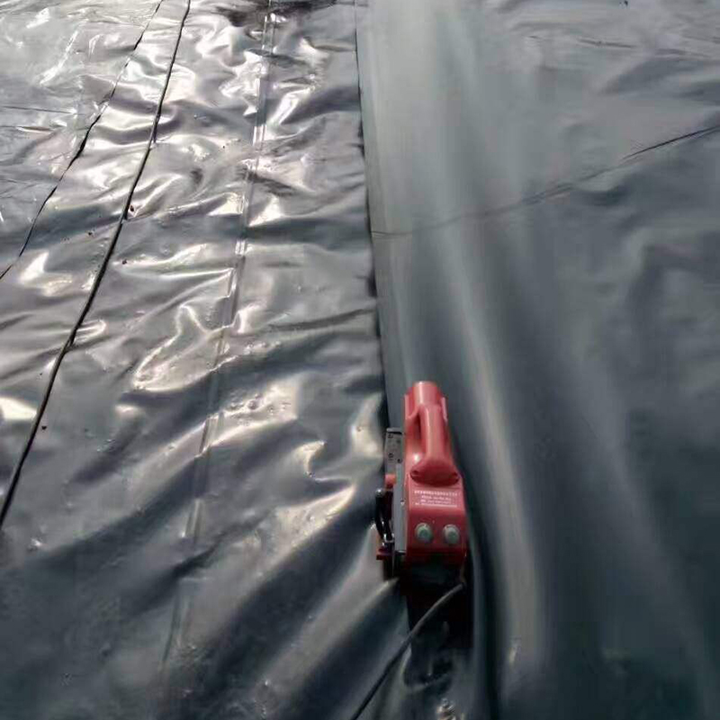 復合土工膜怎樣減少接縫數量？